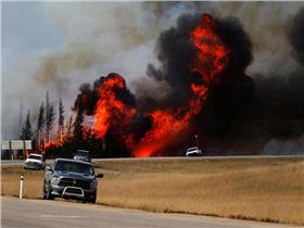 加拿大大火促使國際油價短時間內(nèi)上升 加拿大大火促使國際油價短時間內(nèi)上升